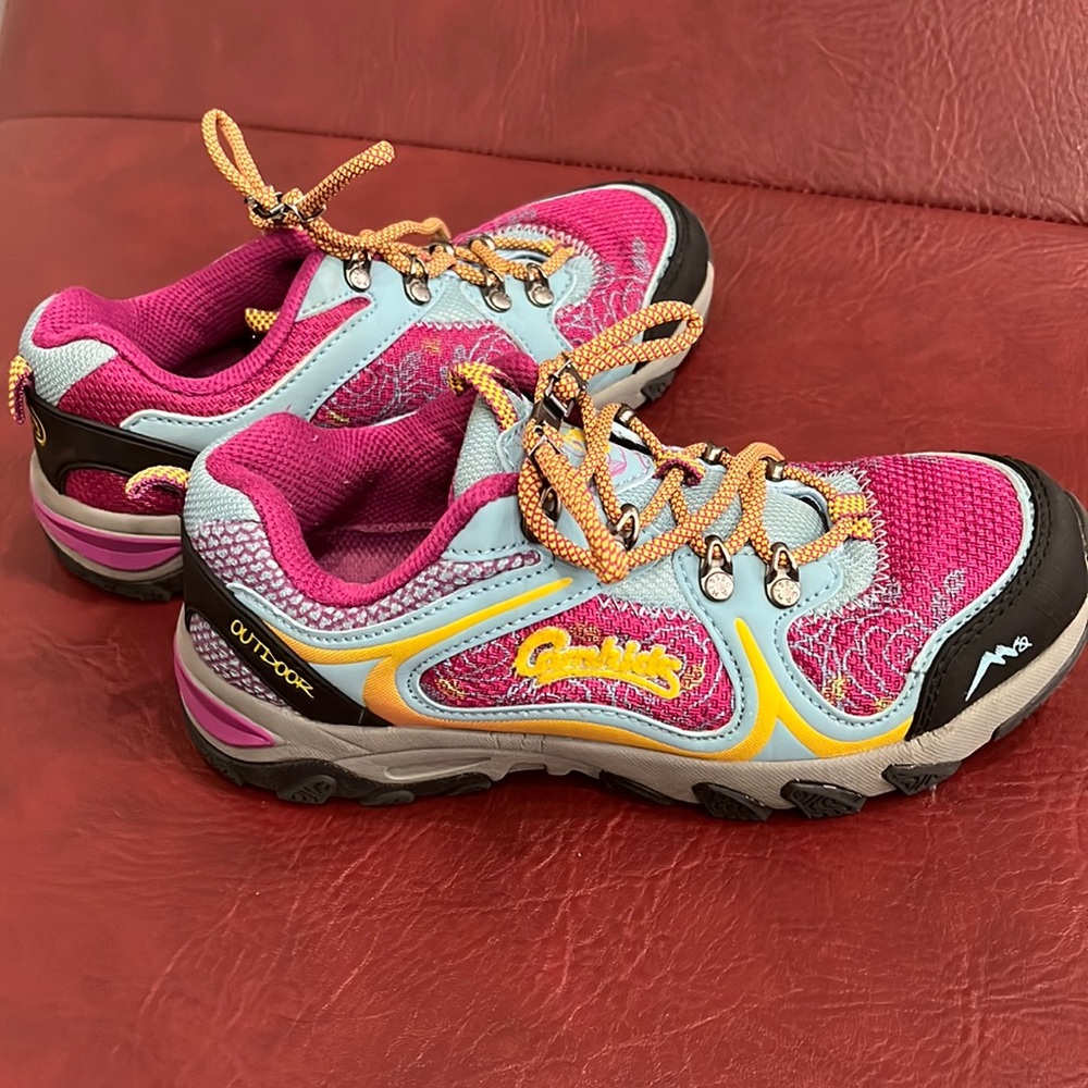 Camkids hiking shoes size 3